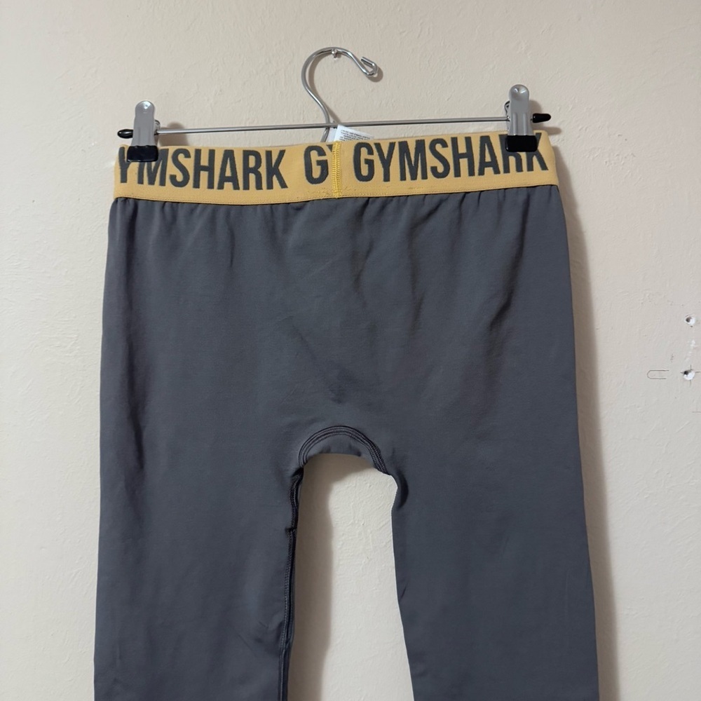 Gymshark seamless crop legging gray with yellow waist Size Medium - Picture 8 of 10